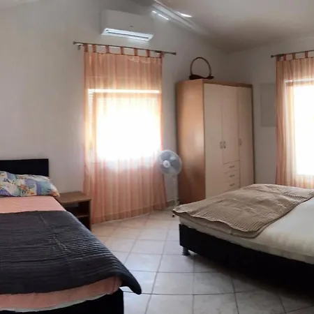 Apartmán Leut Near The Queen - By Ta Leut Agency Privlaka (Zadar)