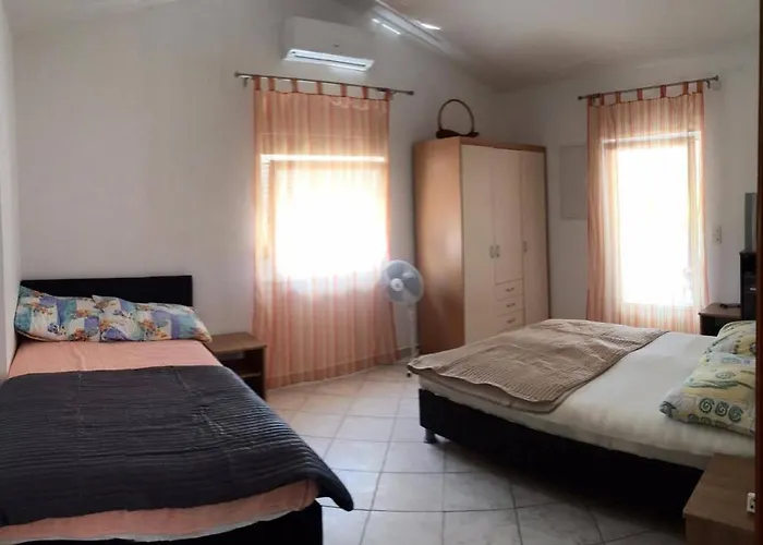 Apartmán Leut Near The Queen - By Ta Leut Agency Privlaka (Zadar)