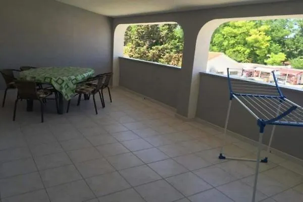 Leut Near The Queen - By Ta Leut Agency * Privlaka (Zadar)