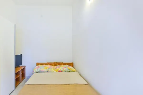 Leut Near The Queen - By Ta Leut Agency Appartamento Privlaka (Zadar)